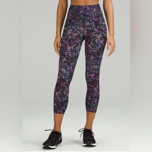 Lululemon Base Pace High-Rise Crop 23"
Floral Spray Multi Size 6 great condition